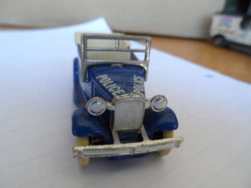LLEDSO POLICE CAR   [M88]
