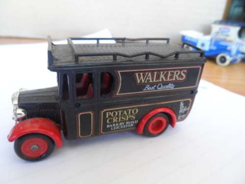 LLEDO DELIVERY VAN `WALKERS` [M88]