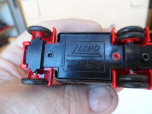 LLEDO DELIVERY VAN `WALKERS` [M88]