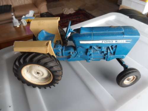 ERTL FORD 4600 TRACTOR