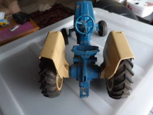 ERTL FORD 4600 TRACTOR
