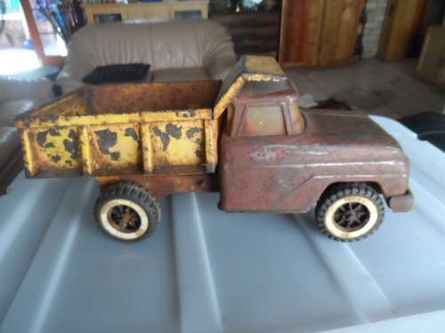 VINTAGE TONKA NEW ZEALAND TIP TRUCK.