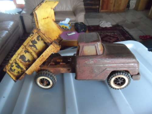 VINTAGE TONKA NEW ZEALAND TIP TRUCK.