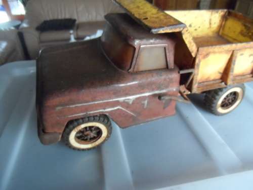 VINTAGE TONKA NEW ZEALAND TIP TRUCK.