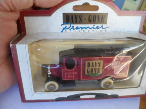 LLEDO MORRIS LIGHT TRUCK `CLUB WINTER 1990` [M8]