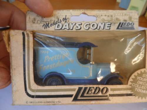 LLEDO CLOSED VAN `1994/5 PRETTIGE FEESDAGEN` [M4]