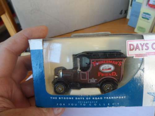 LLEDO MORRIS BULLNOSE VAN `FISHERMANS FRIEND` [M3]