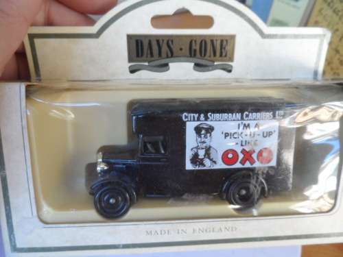 LLEDO DENNIS PARCEL VAN `OXO`  [M3]
