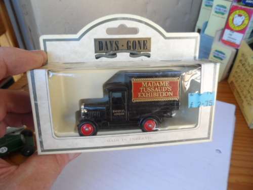 LLEDO LIGHT DELIVERT TRUCK `MADAME TUSSAUDS` [M4]