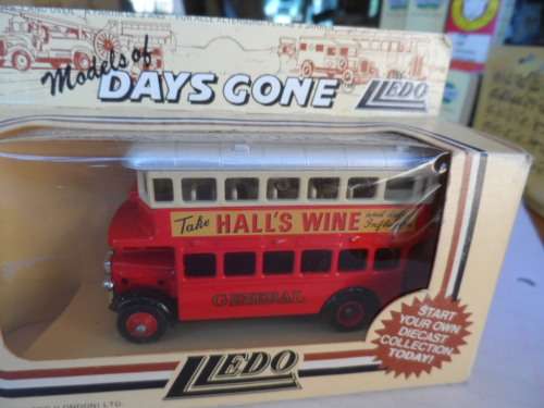 LLEDO DOUBLE DECKER BUS `HALL`S WINE` [M4]