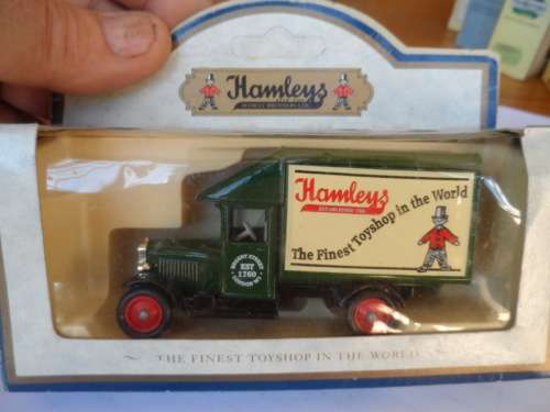 LLEDO MORRIS PARCEL VAN `HAMLEYS` [M4]