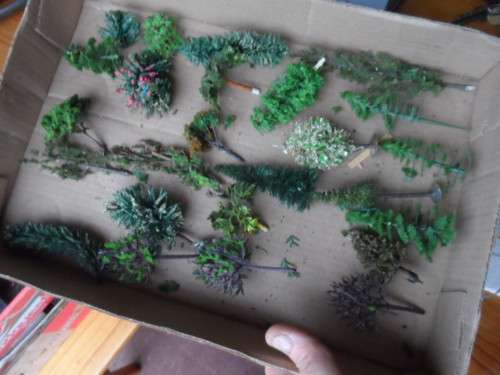 HO TREES, SHRUBS, VEHICLES, LIGHTS AND SIGNAL