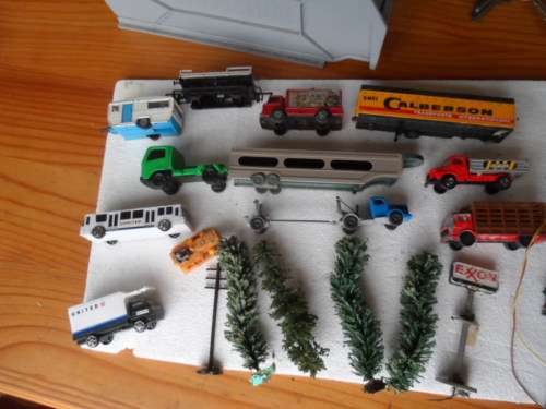 HO TREES, SHRUBS, VEHICLES, LIGHTS AND SIGNAL