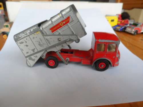 Matchbox King Size K-7 REFUSE TRUCK  Red & Silver    [M302]