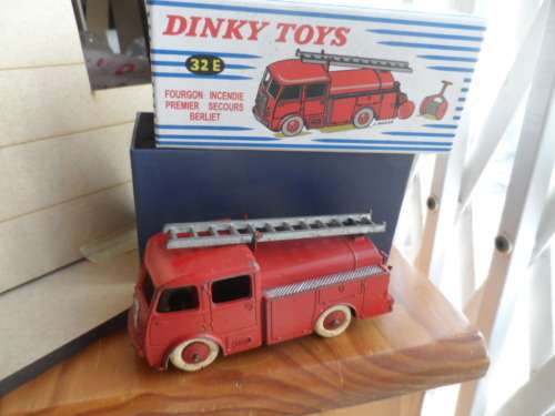 Vintage 32E Dinky Toys Berliet  Fire Engine , Made In France [M29]