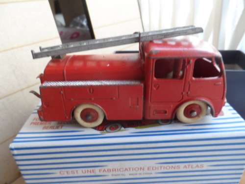 Vintage 32E Dinky Toys Berliet  Fire Engine , Made In France [M29]