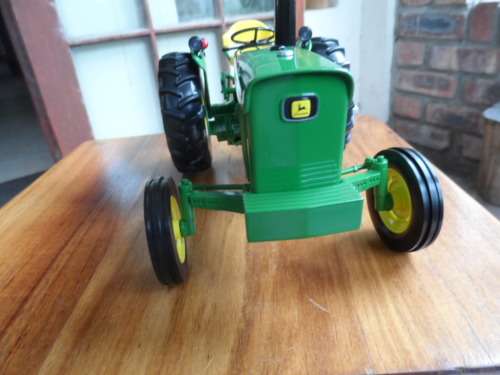 Spec Cast 1965 John Deere Model 2020 Tractor 1/16 Scale High Detail Diecast HTF mint boxed