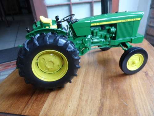 Spec Cast 1965 John Deere Model 2020 Tractor 1/16 Scale High Detail Diecast HTF mint boxed