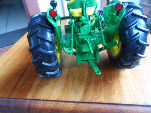 Spec Cast 1965 John Deere Model 2020 Tractor 1/16 Scale High Detail Diecast HTF mint boxed