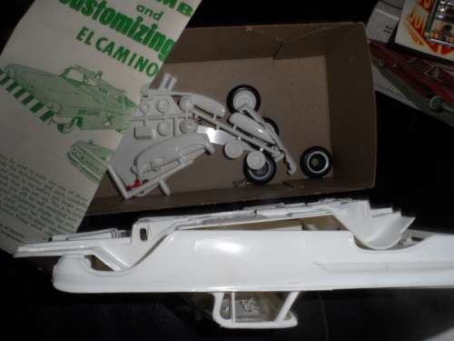 AMT 1/25 Scale 1960 El Camino 3 In 1 Customizing Model Kit- unbuilt