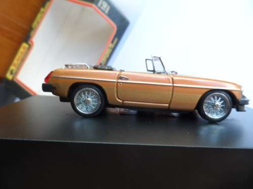Universal Hobbies- 1/43 Scale - MGB Mk.II `LE` Limited Ed. Bronze  [m100]