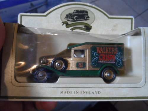 LLEDO CLOSED DELIVERY VAN `WALKER`S CRISPS`   [M5]