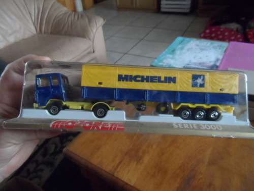 MAJORETTE ARTICULATED TRUCK   `MICHELIN`