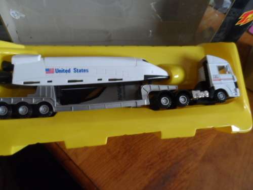 ARTICULATED TRUCK WITH SPACE CRAFT COMPONENTS   1/50 SCALE