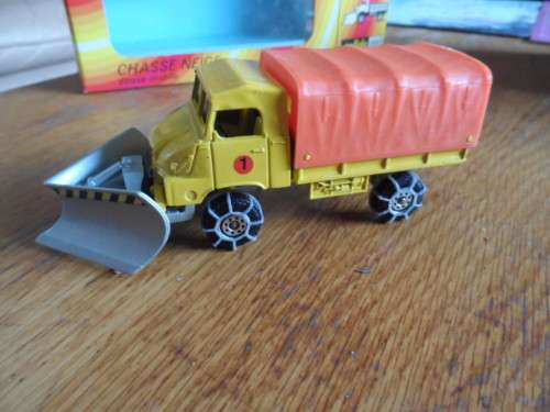 SLIDO SNOWPLOUGH TRUCK, CHAINS ON TYRES  [M31]