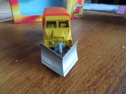 SLIDO SNOWPLOUGH TRUCK, CHAINS ON TYRES  [M31]
