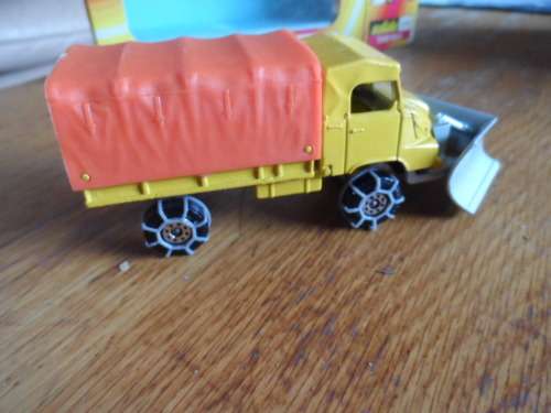 SLIDO SNOWPLOUGH TRUCK, CHAINS ON TYRES  [M31]