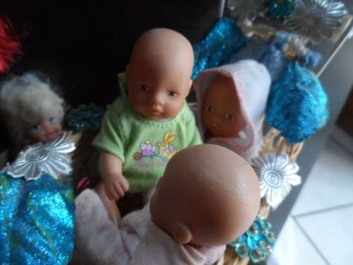 Lovely large lot of dolls zapf mattel plastic celluloid etc