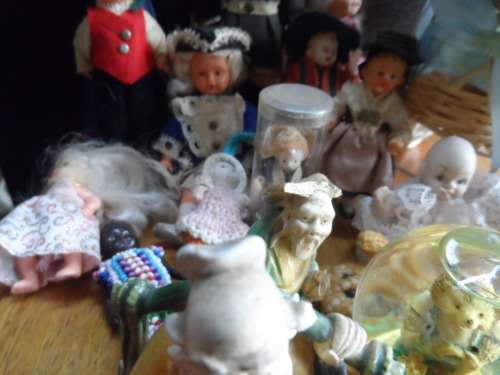 Lovely large lot of dolls zapf mattel plastic celluloid etc