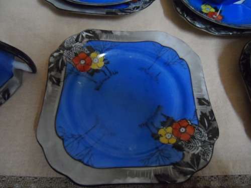 Beautiful vintage very dainty shaped porcelain tea set please see pics lid been repaired rest beauti