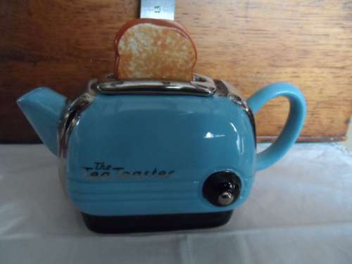 Very unusual Toaster teapot mint Teapottery England 12cm high