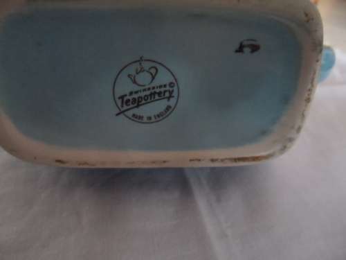 Very unusual Toaster teapot mint Teapottery England 12cm high