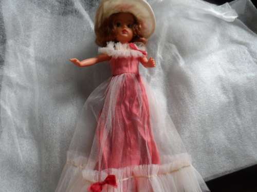 Vintage  Sindy Pedigree  auburn Hair.  beautiful condition original sindy shoes.