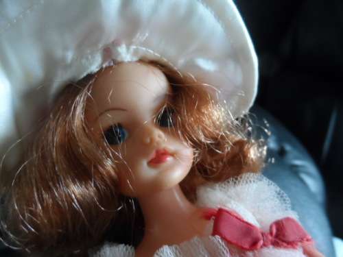 Vintage  Sindy Pedigree  auburn Hair.  beautiful condition original sindy shoes.