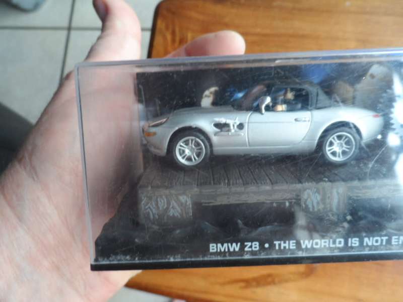 007N BMW Z8- THE WORLD IS NOT ENOUGH- [M200]
