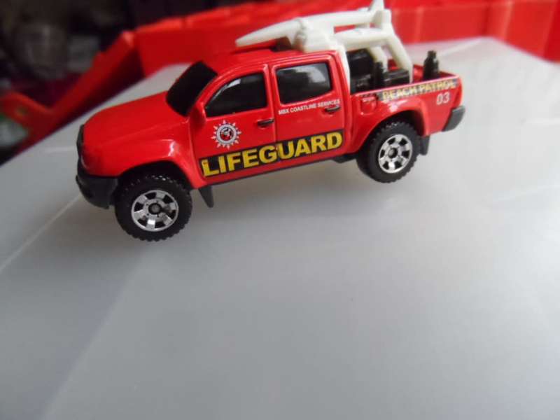 MATCBOX TOYOTA BEACH PATROL LIFEGUARD
