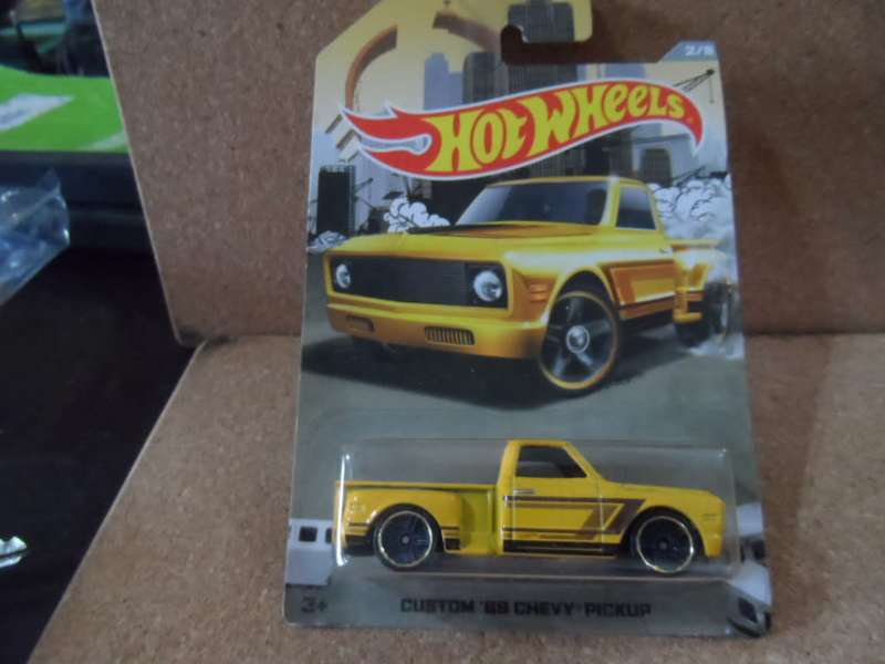 Custom `69 Chevy Pickup, Hotwheels 2016 Rad Trucks DJK95, 2/8. Yellow   [m54]
