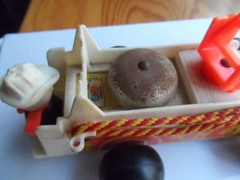 VINTAGE FISHER PRICE PULL ALONG FIRE TRUCK