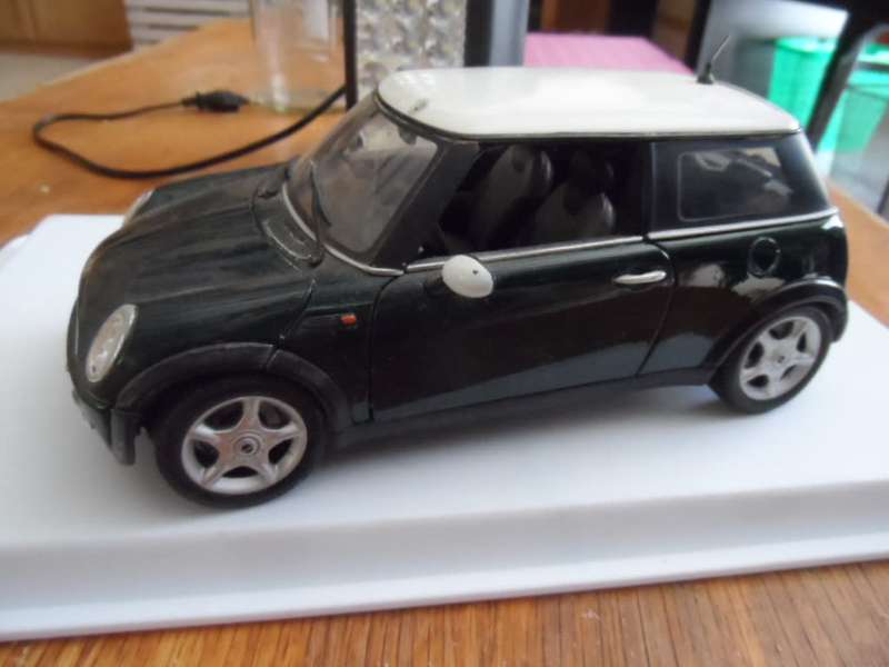 MAISTO 1/18 MINI COOPER UNBOXED