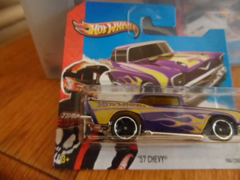 2019 HOT WHEELS - ´57 CHEVY BLUE SHORT CARD
