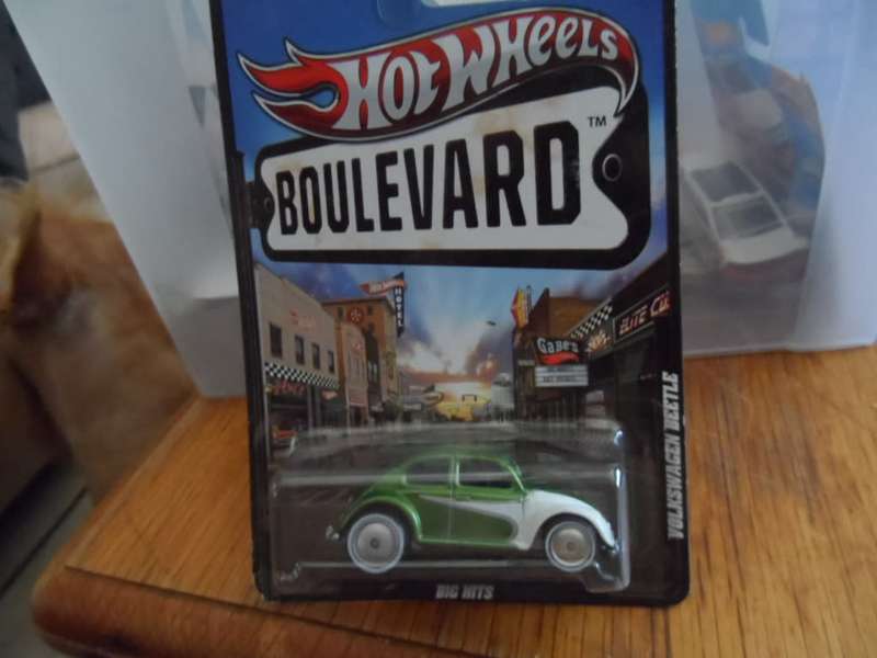 2011 HOT WHEELS BOULEVARD VOLKSWAGEN BEETLE GREEN BIG HITS REAL RIDERS  [m58]