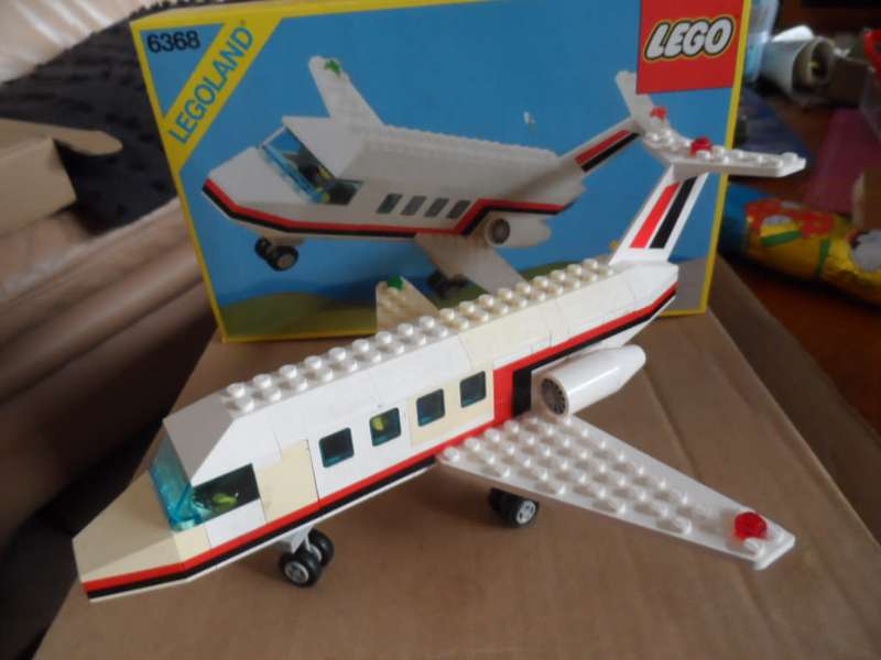 Vintage LEGO 6368 Jet Airliner Complete with Box and passenger