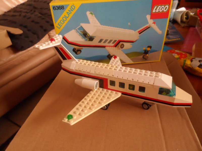 Vintage LEGO 6368 Jet Airliner Complete with Box and passenger