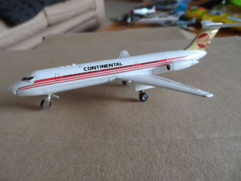 ERTL 1:400 ~ Continental Airlines ~ 3278g Diecast Jet ~ / No Box