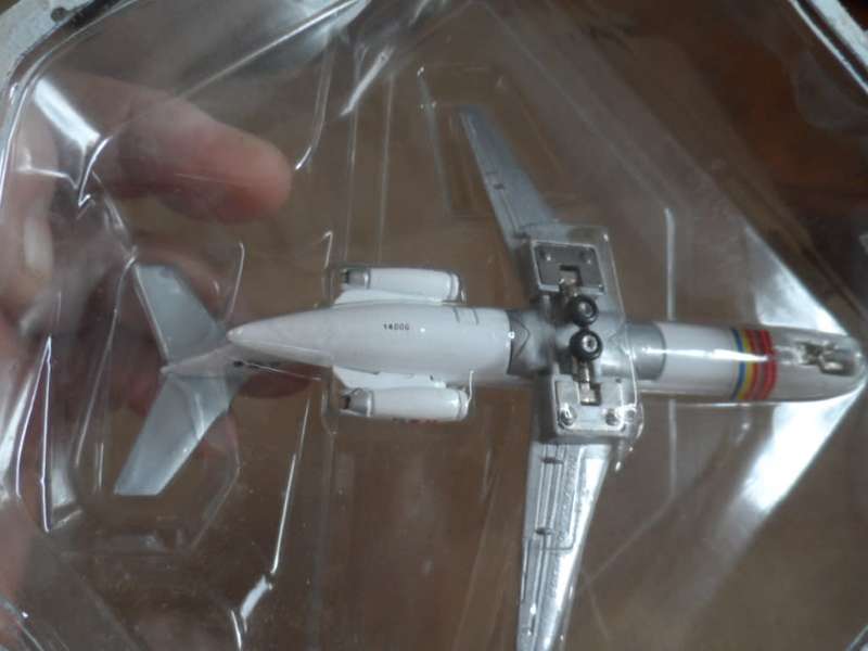 ertl 1400g scandinavian jet airliner