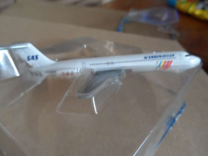 ertl 1400g scandinavian jet airliner